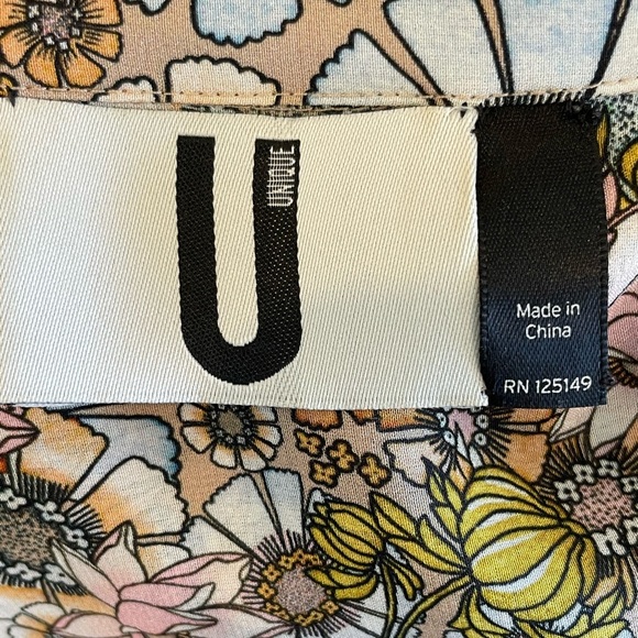 Top Shop UNIQUE Silk Floral Button Down Size 4 / Small - Picture 4 of 8